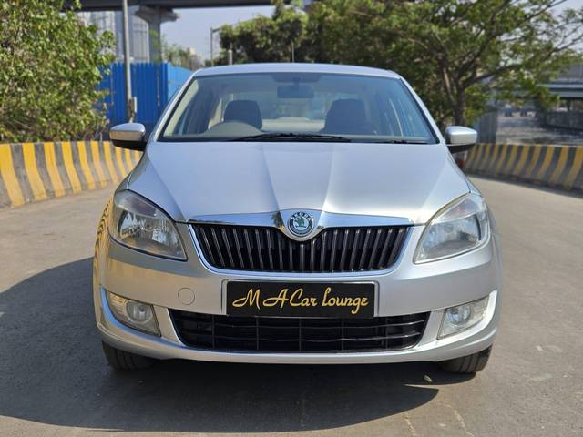 https://images10.gaadi.com/usedcar_image/4566425/original/processed_6aa7c7f100c0610211a68acd207a4b88.jpg?imwidth=6400