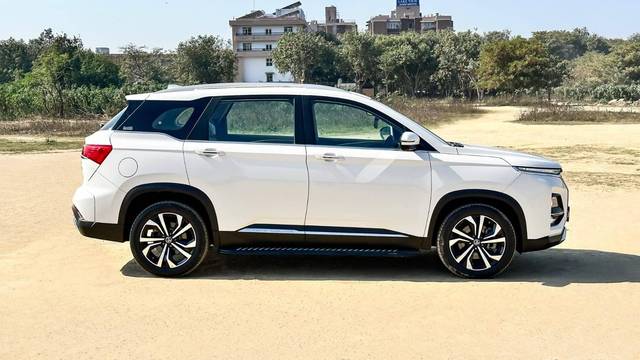 https://images10.gaadi.com/usedcar_image/4566426/original/processed_1f15c6c0edc5bc8d7b5f11589dc4e544.jpg?imwidth=6401