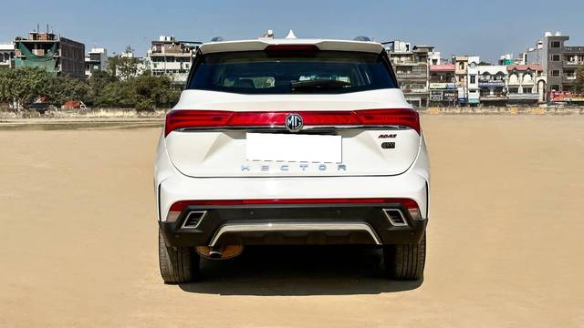 https://images10.gaadi.com/usedcar_image/4566426/original/processed_2d7ce68a6832860ad1d796d7fd58e934.jpg?imwidth=6402