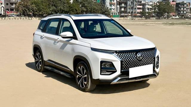 https://images10.gaadi.com/usedcar_image/4566426/original/processed_50ba6b56c5918ca28b3eb962306a91f3.jpg?imwidth=6400