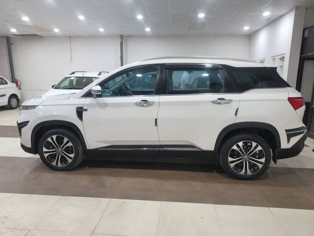 https://images10.gaadi.com/usedcar_image/4566427/original/9826e9b55ee366862bac7ed460ad6a79.jpg?imwidth=6402