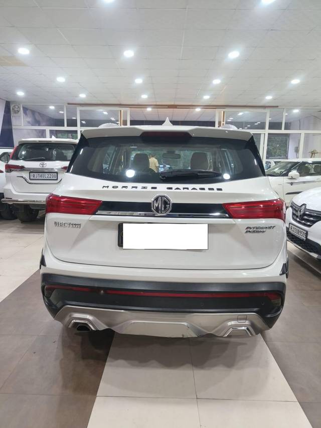https://images10.gaadi.com/usedcar_image/4566427/original/processed_f7689d875643884f0023febe8f5ae431.jpg?imwidth=6401