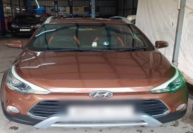 https://images10.gaadi.com/usedcar_image/4566429/original/e54d60ac-c0a4-4fec-a1f3-4bf67fdeb66d.?imwidth=6400