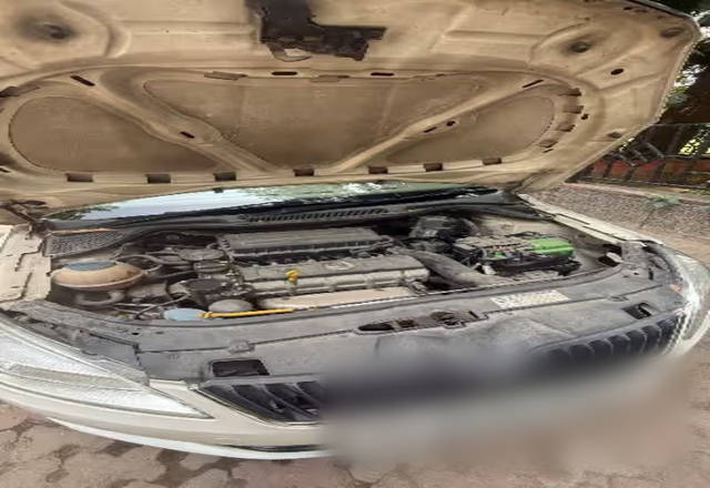 https://images10.gaadi.com/usedcar_image/4566434/original/844eb3e4-6d46-4a7c-8895-db46f095841d.?imwidth=6402