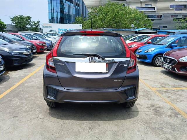 https://images10.gaadi.com/usedcar_image/4566441/original/processed_77b9dbb6fa22062615674d200d5ca1cc.jpg?imwidth=6402