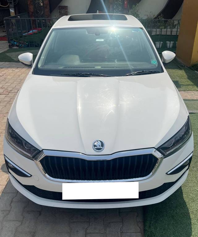 https://images10.gaadi.com/usedcar_image/4566443/original/processed_8d4bb0ab-968f-4790-be8c-b320cd37d78f.jpg?imwidth=6400