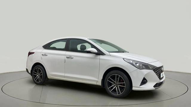 https://images10.gaadi.com/usedcar_image/4566531/original/cdc0fd5f6bba6f8f1824a5b215b6e0bc.jpg?imwidth=6400