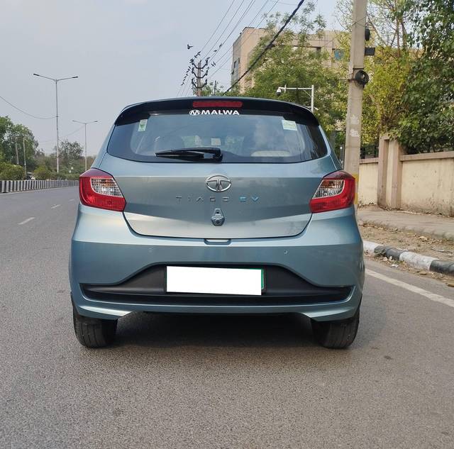https://images10.gaadi.com/usedcar_image/4566541/original/processed_69a0a80120deb1fe5b6878470aa08004.jpg?imwidth=6402