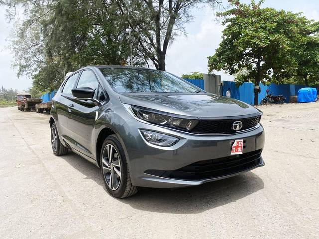 https://images10.gaadi.com/usedcar_image/4566542/original/processed_07344064f130315693121ad4bcbdec1b.jpg?imwidth=6400