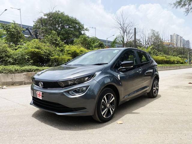 https://images10.gaadi.com/usedcar_image/4566542/original/processed_91f17bb57a749a6c031f50a67c8c14e1.jpg?imwidth=6402