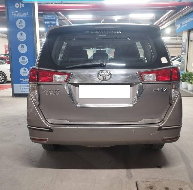 https://images10.gaadi.com/usedcar_image/4566543/original/processed_edbe6922b9f0d892f518678283607aa6.jpg?imwidth=6401