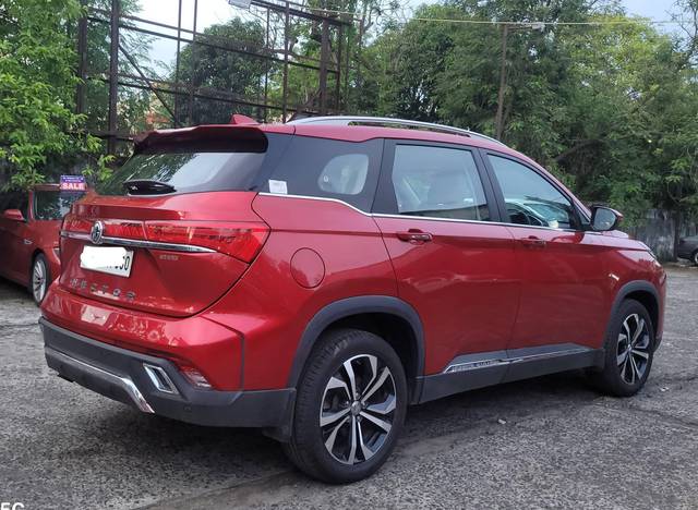https://images10.gaadi.com/usedcar_image/4566559/original/processed_5ea6bc67e79ed6315ba8d057fc8b51bf.jpg?imwidth=6401