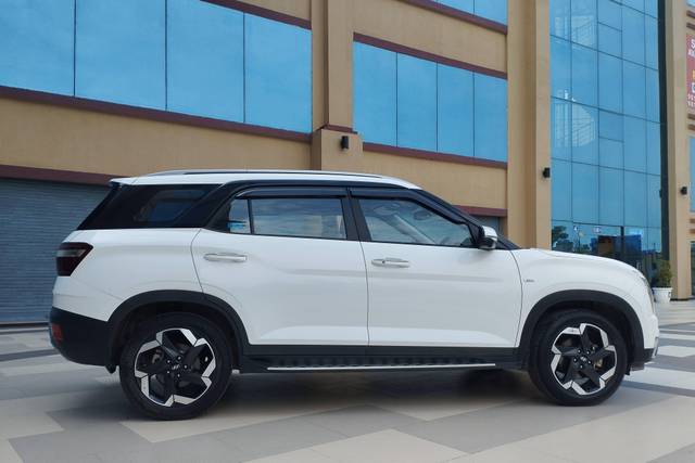 https://images10.gaadi.com/usedcar_image/4566561/original/processed_4621fdb0393063e8d7958c4e9ec5a796.jpg?imwidth=6401