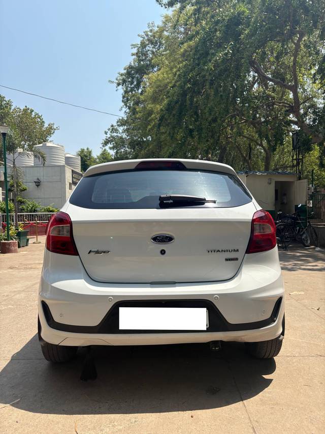 https://images10.gaadi.com/usedcar_image/4566564/original/processed_31c36646-3106-4686-98a0-8b90c9913c4f.jpg?imwidth=6402