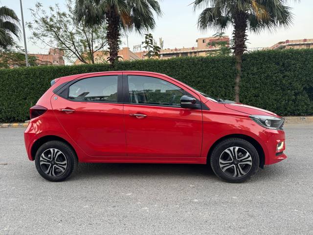 https://images10.gaadi.com/usedcar_image/4566566/original/processed_a7dae6ff946e4d4ae0025b4fa8c58f58.jpg?imwidth=6401