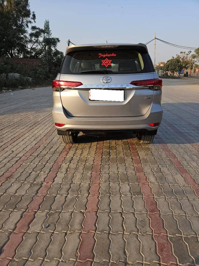 https://images10.gaadi.com/usedcar_image/4566567/original/processed_9f15579a0882eb1a9820eb6ba87cd8de.jpg?imwidth=6402