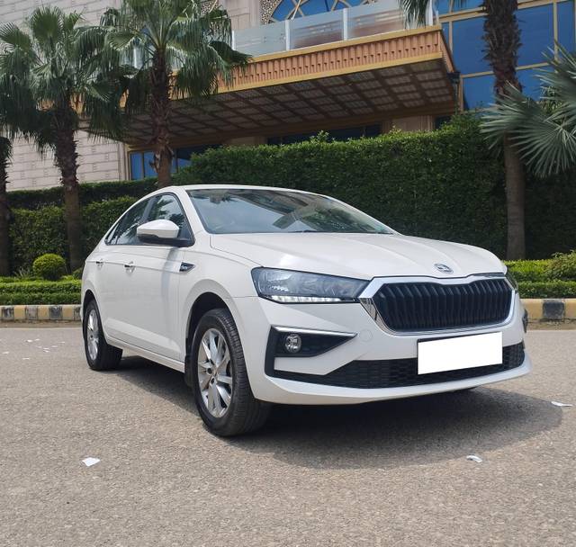 https://images10.gaadi.com/usedcar_image/4566571/original/processed_d8802466876145e5d92da222570cbcf8.jpg?imwidth=6400