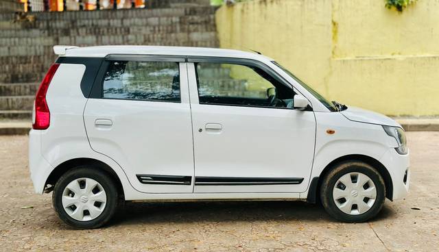 https://images10.gaadi.com/usedcar_image/4566573/original/fe9ede361ef8cbb89f0c16f2ba9f8ca8.jpg?imwidth=6401