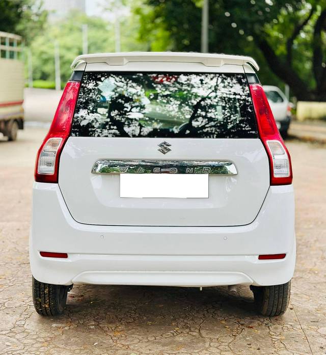 https://images10.gaadi.com/usedcar_image/4566573/original/processed_2f4da2746bc88d6d89640cd24ea6cb03.jpg?imwidth=6402