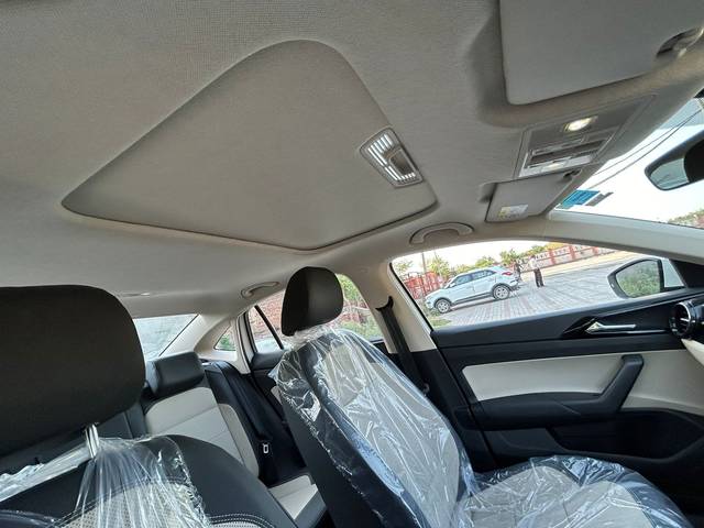 https://images10.gaadi.com/usedcar_image/4566577/original/ea40aa1a53652d33be6f4216db8797cc.jpg?imwidth=6401