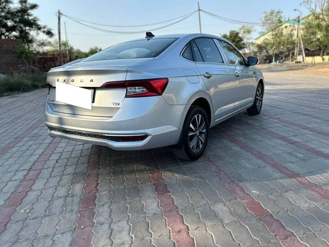 https://images10.gaadi.com/usedcar_image/4566577/original/processed_07aedd07b175eda60889d535d8ef0a4d.jpg?imwidth=6402