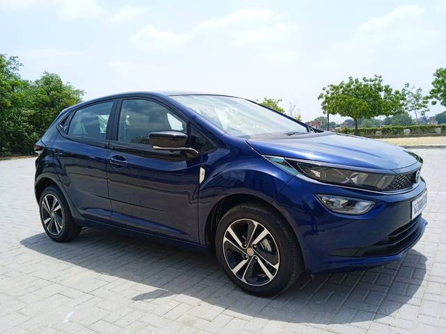 https://images10.gaadi.com/usedcar_image/4566580/original/34c56b355f9dab60011bd2d1d8867d52.jpg?imwidth=6400