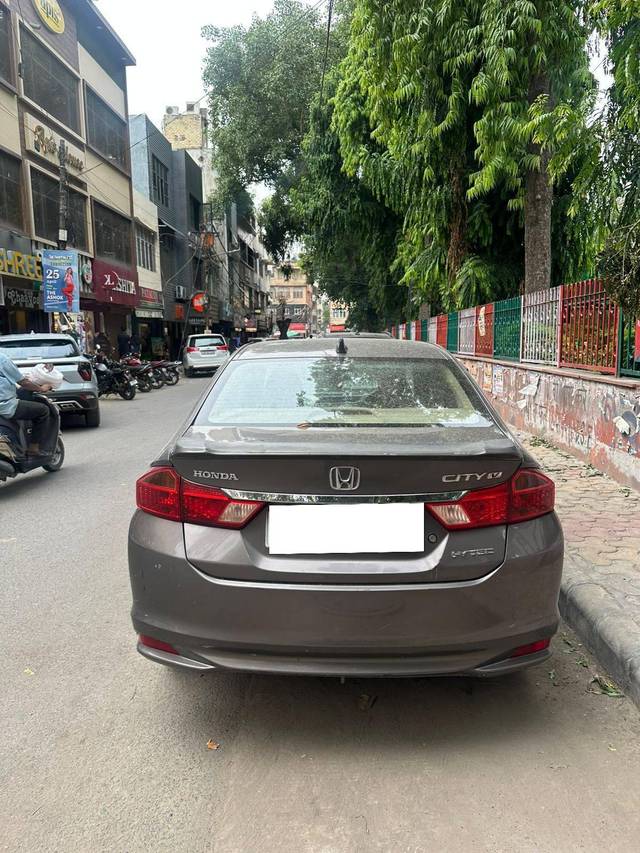 https://images10.gaadi.com/usedcar_image/4566597/original/processed_e735b40b-a450-4591-bd3a-9f41b89ae810.jpg?imwidth=6400