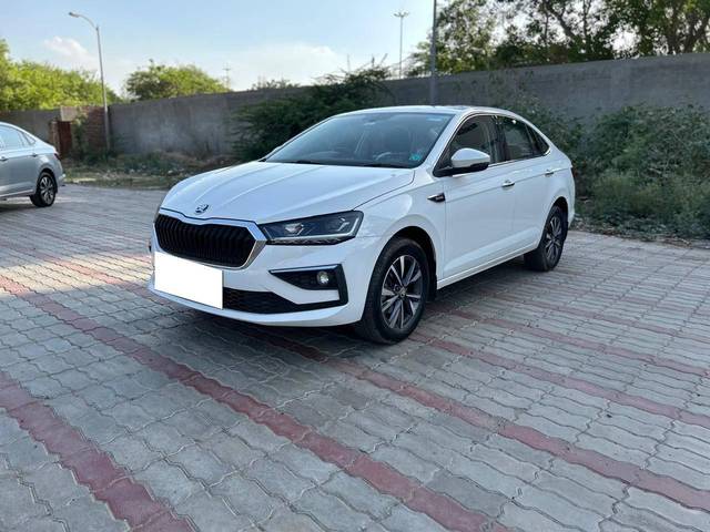 https://images10.gaadi.com/usedcar_image/4566635/original/processed_d4631e3a2e3b938f67b63df30bbc50f9.jpg?imwidth=6402