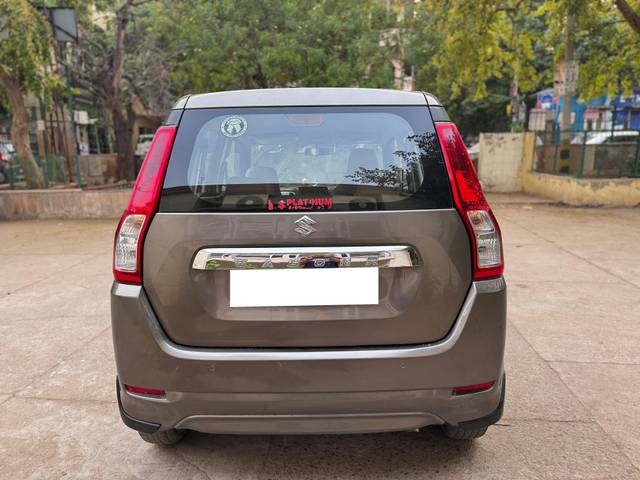 https://images10.gaadi.com/usedcar_image/4566643/original/processed_eb175ff8-6588-4fd6-86cc-31a0af4ec8f9.jpg?imwidth=6402