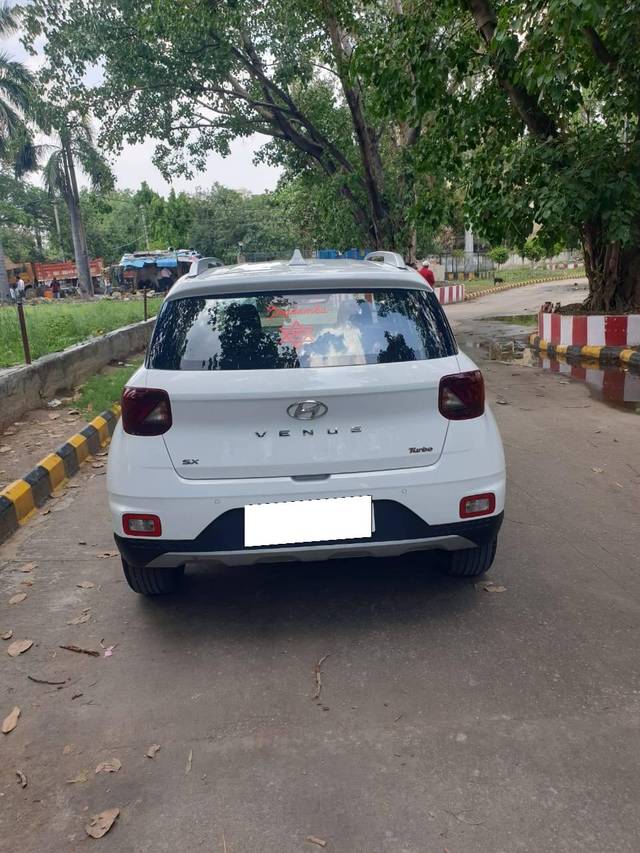 https://images10.gaadi.com/usedcar_image/4566648/original/processed_085eb3d2a0158a6d357d24bfc3bcbc85.jpg?imwidth=6402