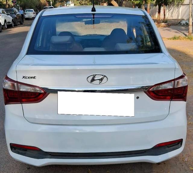 https://images10.gaadi.com/usedcar_image/4566650/original/processed_ee48d3324a85514591ab9d95709fff49.jpg?imwidth=6402
