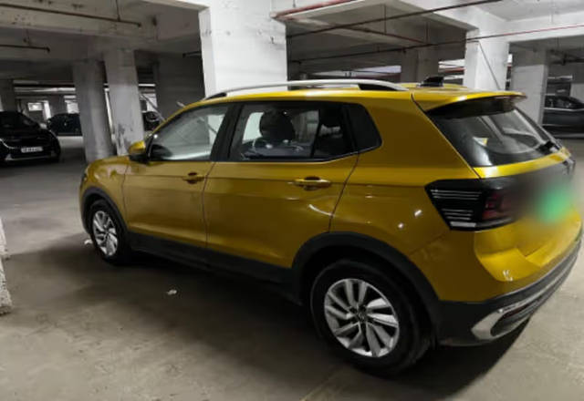 https://images10.gaadi.com/usedcar_image/4566660/original/65649e6e-83c5-4a6b-b1f8-1a6068cca2c3.?imwidth=6402
