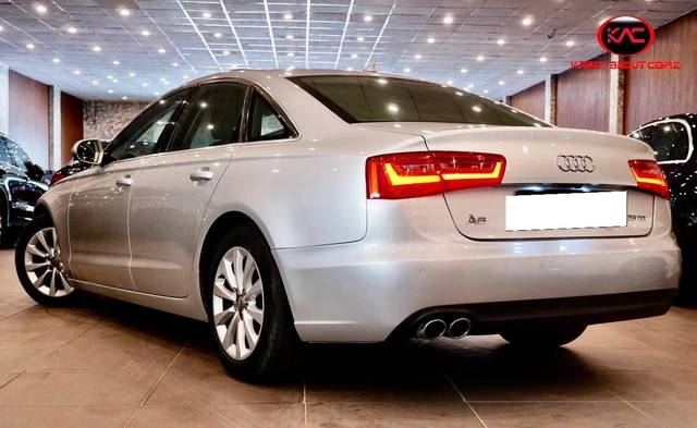 https://images10.gaadi.com/usedcar_image/4566664/original/processed_a6b969b748e4253e80bdbb561a1b2011.jpg?imwidth=6402