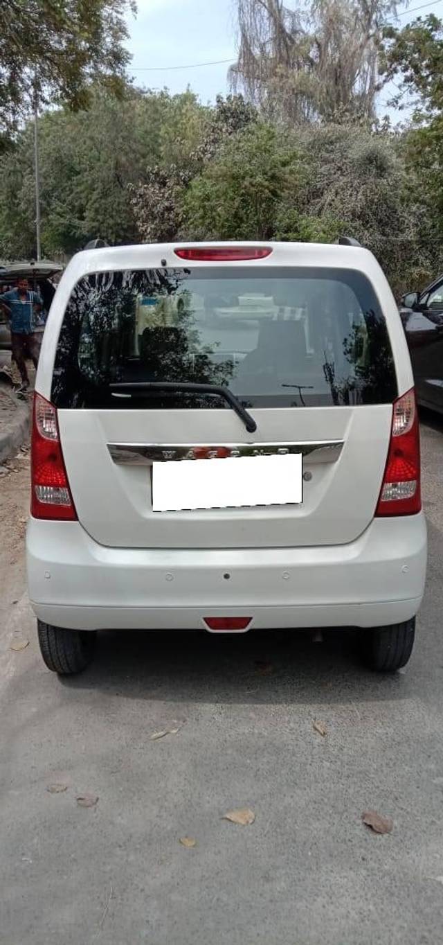 https://images10.gaadi.com/usedcar_image/4566666/original/processed_bfa6e85f5eea8b77a09b1c9af50a9554.jpg?imwidth=6401