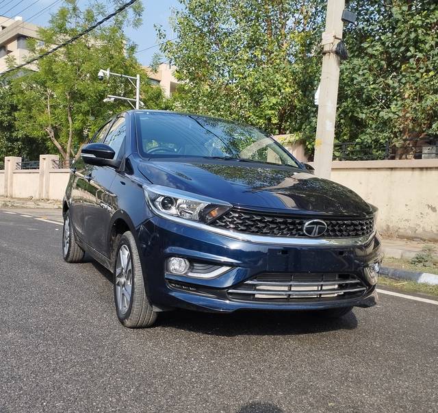 https://images10.gaadi.com/usedcar_image/4566670/original/27503256d114eee744277bcc7d007c4c.jpg?imwidth=6400
