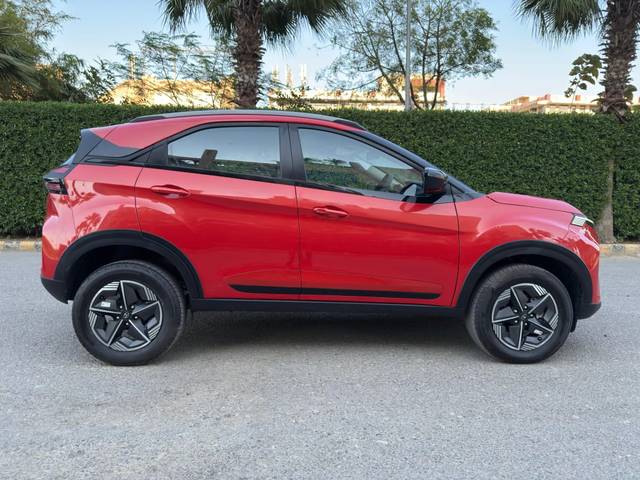 https://images10.gaadi.com/usedcar_image/4566700/original/886d0803b1d4c6b0f8a6617e7108dfbd.jpg?imwidth=6401