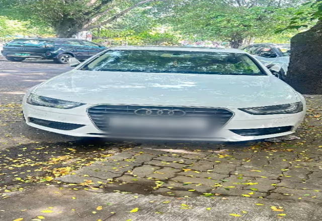 https://images10.gaadi.com/usedcar_image/4566701/original/dee19a01-6a90-4480-80de-b1a0f670148d.?imwidth=6401