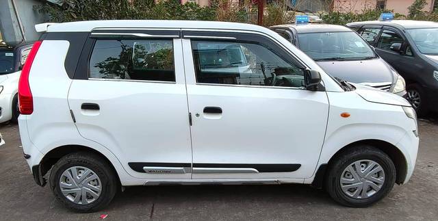 https://images10.gaadi.com/usedcar_image/4566703/original/processed_49870a71-bd0f-49d2-9a9c-972346986348.jpg?imwidth=6401