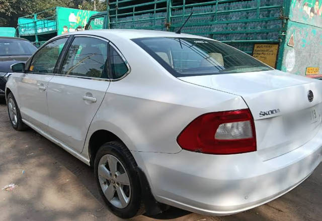https://images10.gaadi.com/usedcar_image/4566710/original/d0f377ff-907e-4b28-95d3-683527c7b509.?imwidth=6400