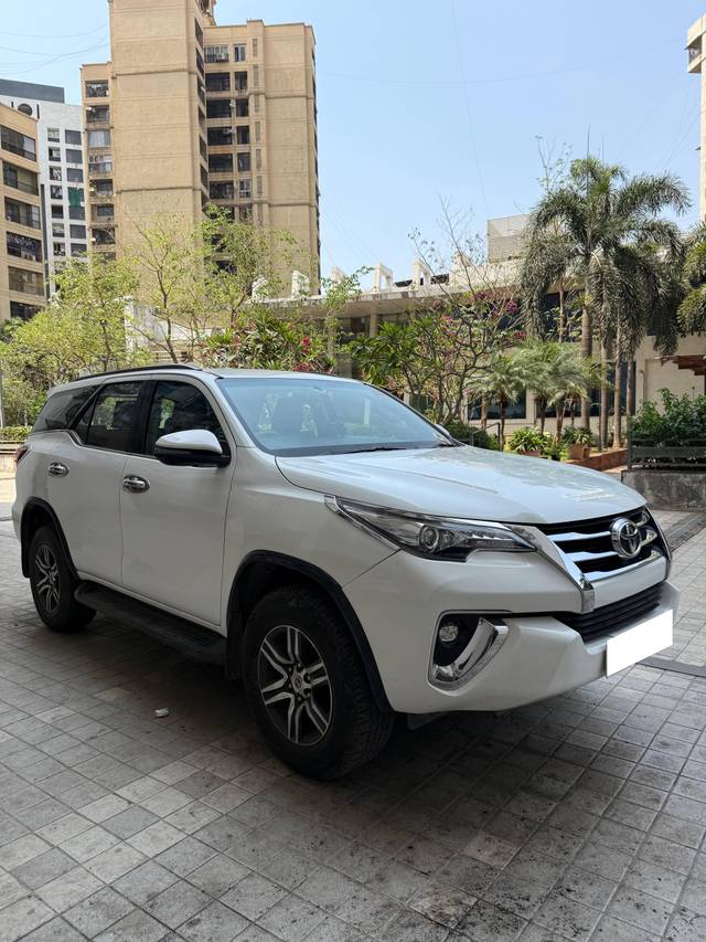 https://images10.gaadi.com/usedcar_image/4566724/original/processed_330b2af1-5886-4fe0-ba7b-6f6076ae0ce6.jpg?imwidth=6400