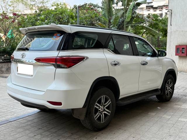https://images10.gaadi.com/usedcar_image/4566724/original/processed_854ea41a-e797-460c-aef1-6b0e7377d8d1.jpg?imwidth=6402