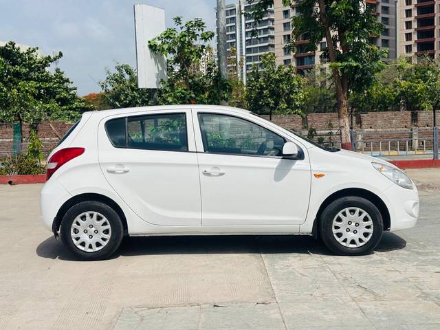 https://images10.gaadi.com/usedcar_image/4566748/original/c1ba2db30759f263c16f8cc0b8644d1a.jpg?imwidth=6401