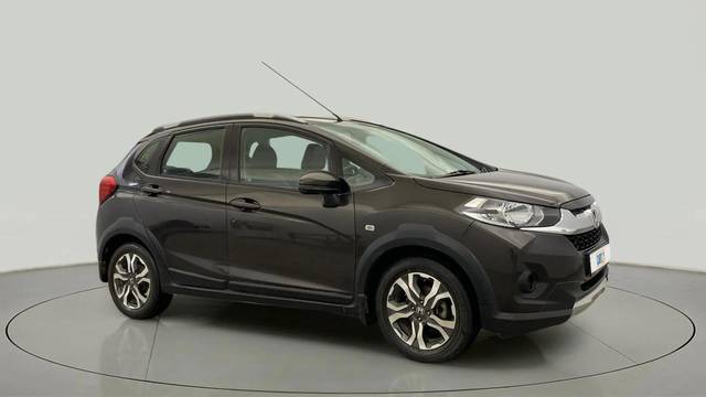 https://images10.gaadi.com/usedcar_image/4566750/original/0cd6fb2abe5675ce67424da13ffa07eb.jpg?imwidth=6400