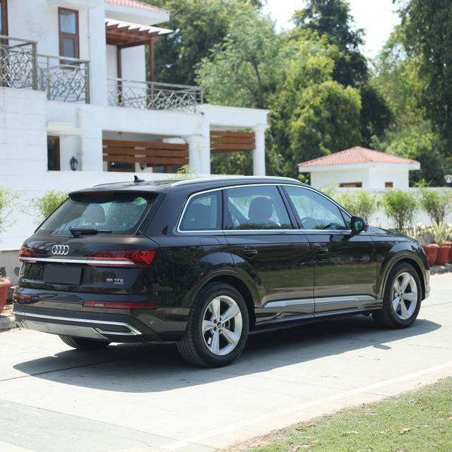 https://images10.gaadi.com/usedcar_image/4566751/original/processed_13cd77b0-a386-44c2-99b6-00ce910e8893.jpg?imwidth=6402
