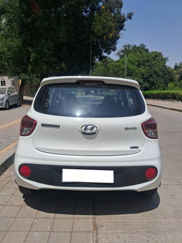 https://images10.gaadi.com/usedcar_image/4566755/original/processed_016b0dc390f4065df654b6063ab3a468.jpg?imwidth=6402