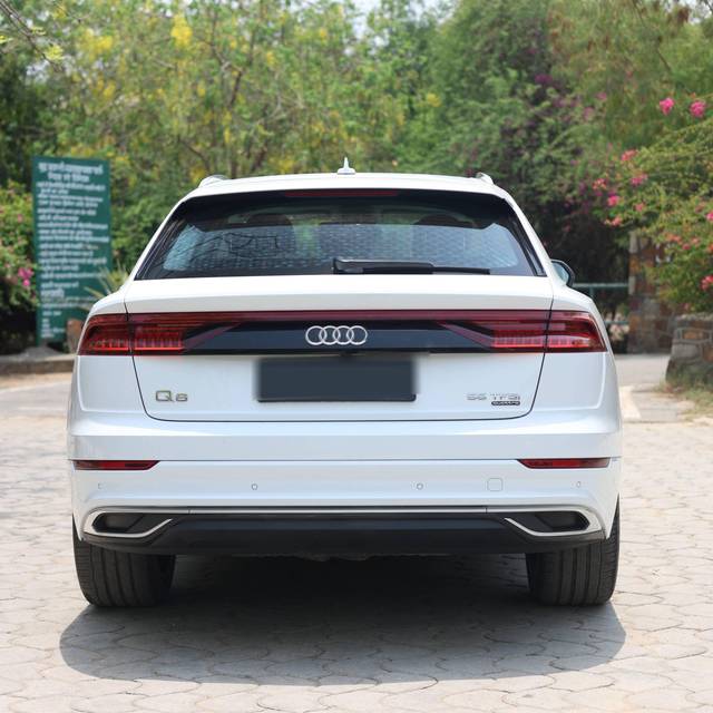 https://images10.gaadi.com/usedcar_image/4566760/original/processed_5fb7b951-f72a-462d-99fc-749155abf7cd.jpg?imwidth=6402