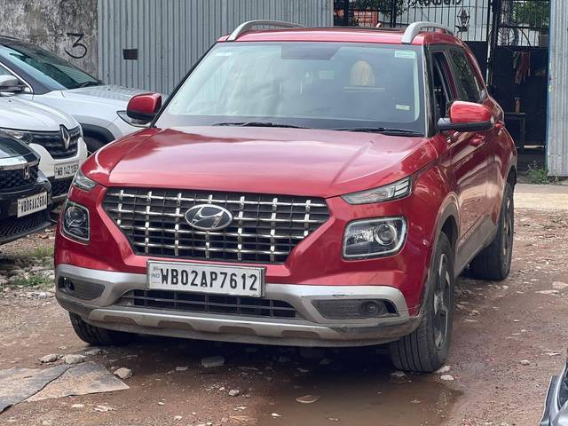 https://images10.gaadi.com/usedcar_image/4566765/original/processed_3b39da1f6321df48b5a2505e97fd96f1.jpg?imwidth=6402