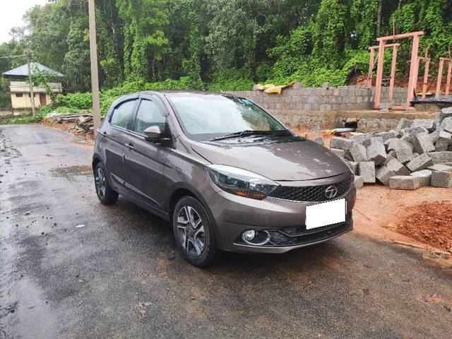 https://images10.gaadi.com/usedcar_image/4566787/original/processed_85d93940-9801-4742-8bbd-f8a08eb8d5bf.jpg?imwidth=6400