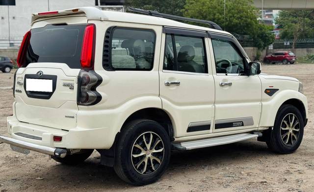 https://images10.gaadi.com/usedcar_image/4566801/original/processed_22670700407020a1b297d3394972f020.jpg?imwidth=6402