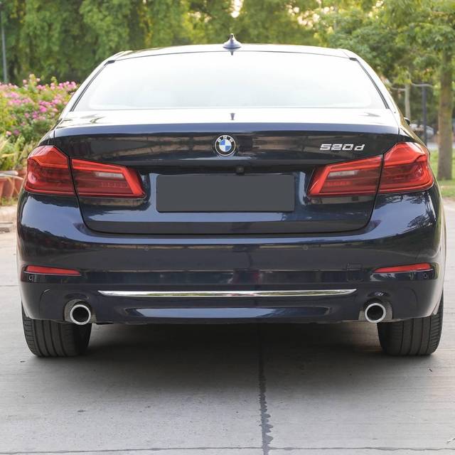 https://images10.gaadi.com/usedcar_image/4566807/original/processed_0ba70352-e110-47a2-834a-5cdeb33e67cf.jpg?imwidth=6402